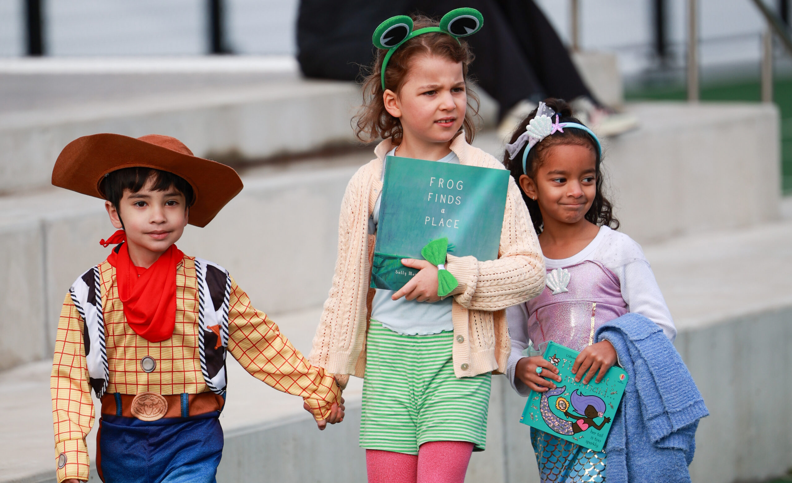 Book Parade3